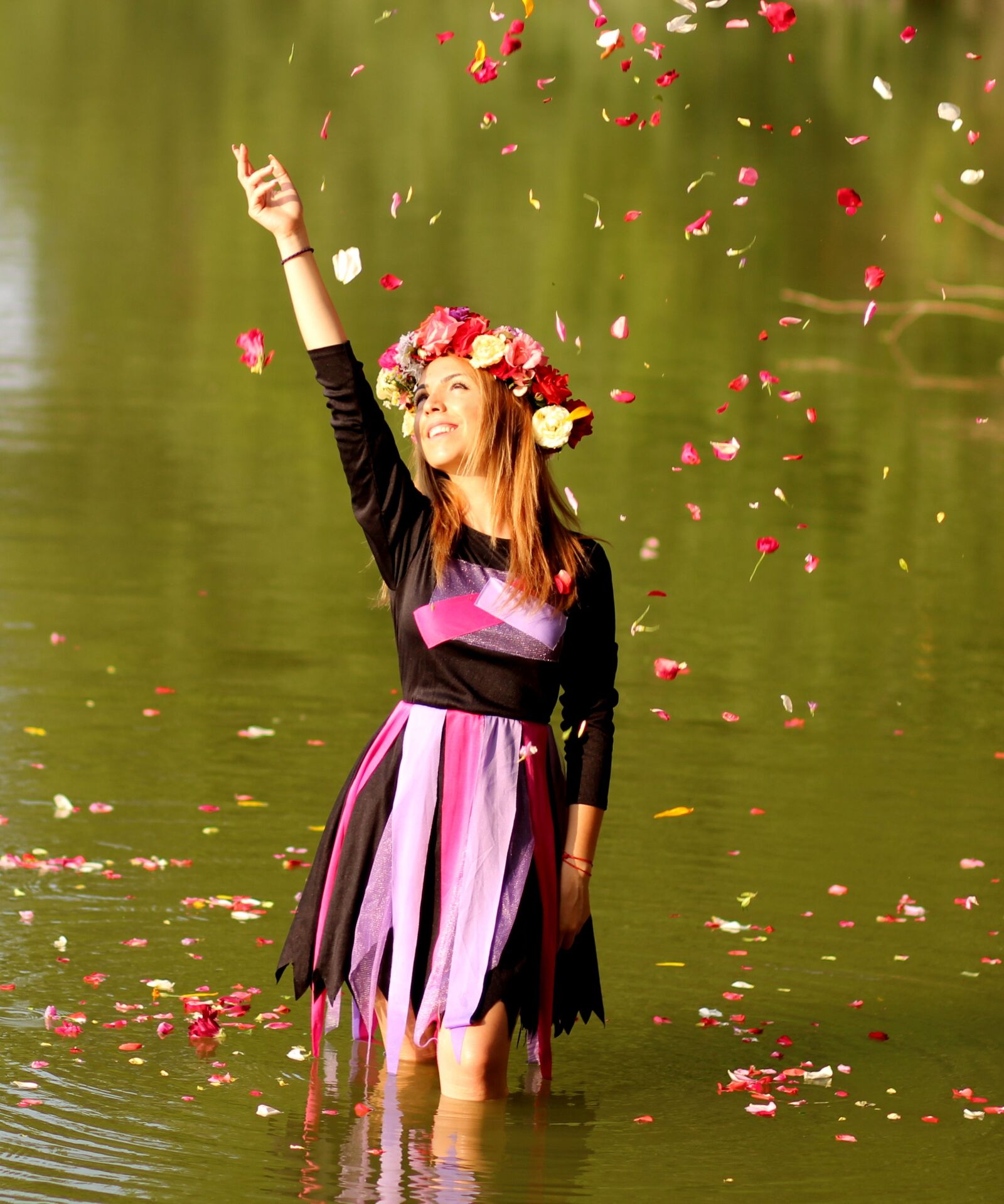 Canon EOS 700D (EOS Rebel T5i / EOS Kiss X7i) + Canon EF 85mm F1.8 USM sample photo. Girl, blonde, wreath photography