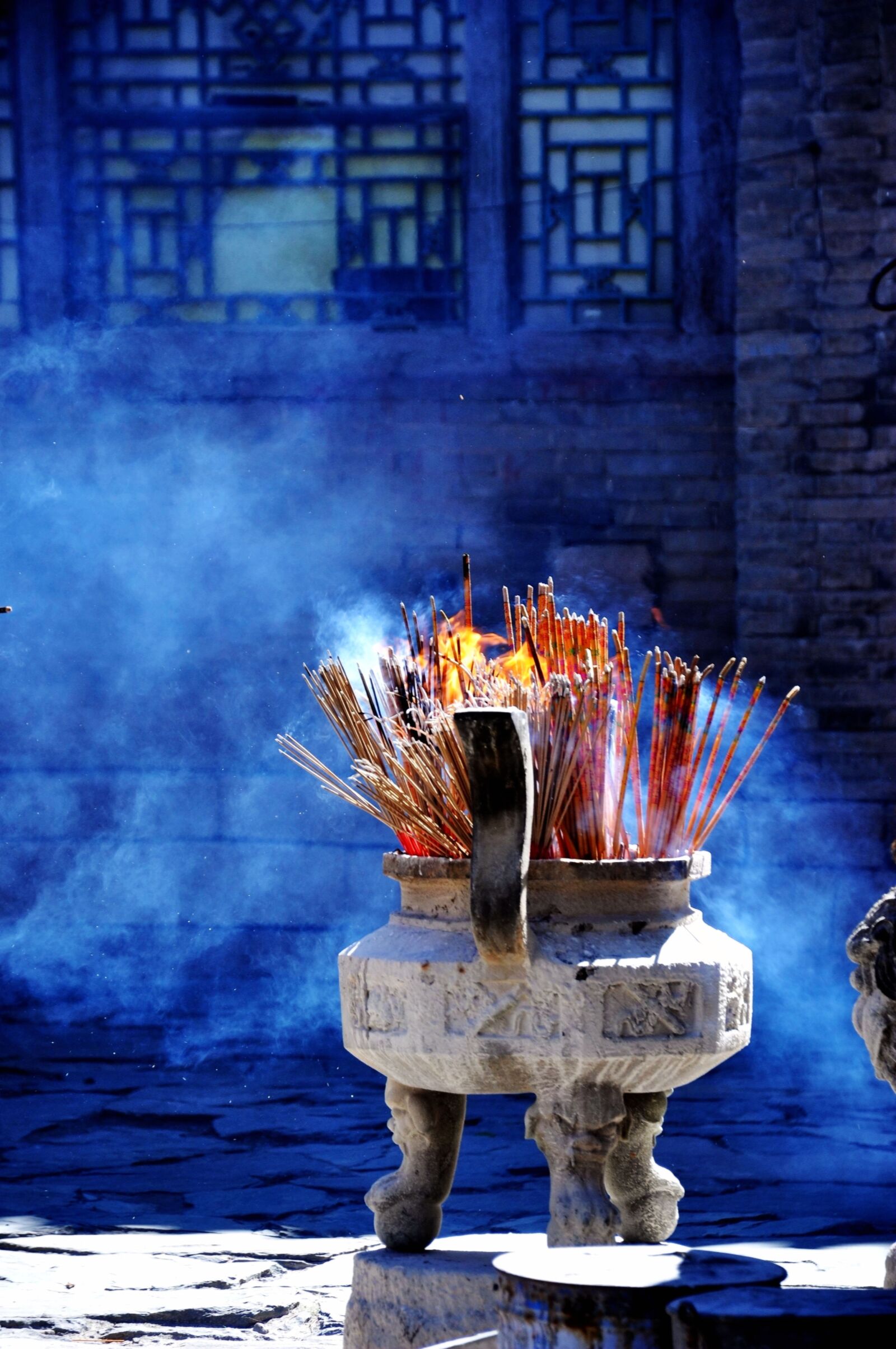 Nikon D90 sample photo. Buddhism, incense burner, smoke photography