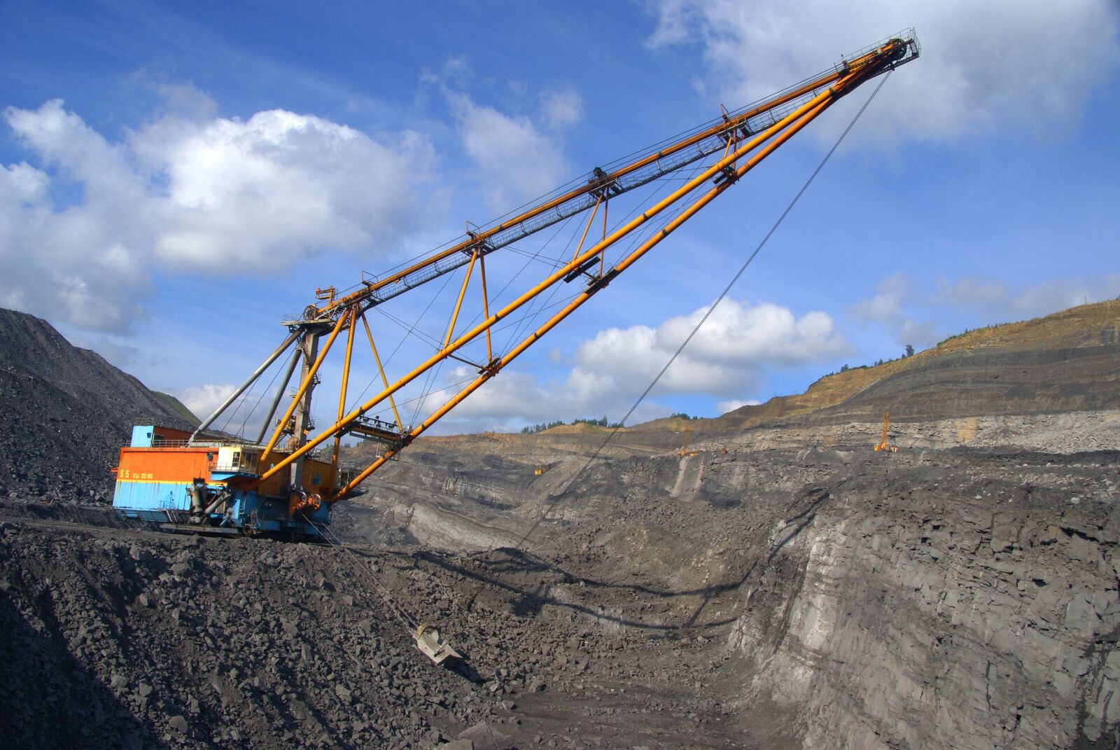 Sony Alpha DSLR-A100 sample photo. Coal, minerals, extraction photography