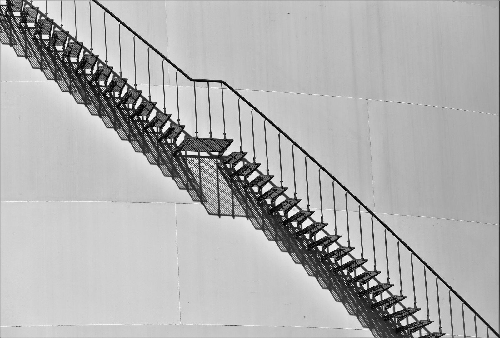 Canon EF-M 55-200mm F4.5-6.3 IS STM sample photo. Architecture, stairs, external staircase photography