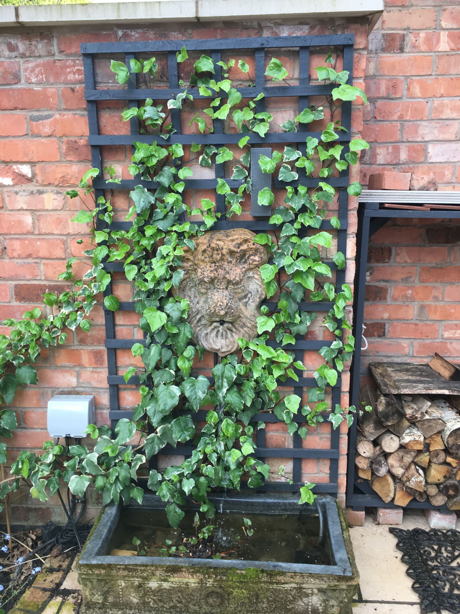 Apple iPhone 6s sample photo. Trellis, wall, water-fountain photography