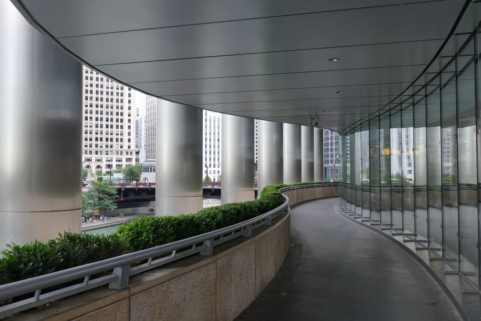 Panasonic Lumix DMC-FZ1000 sample photo. Chicago, trump, building photography