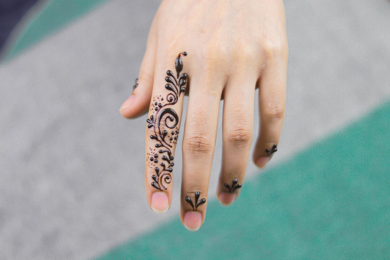 Canon EOS 80D sample photo. Nails, mandala, jewelry photography