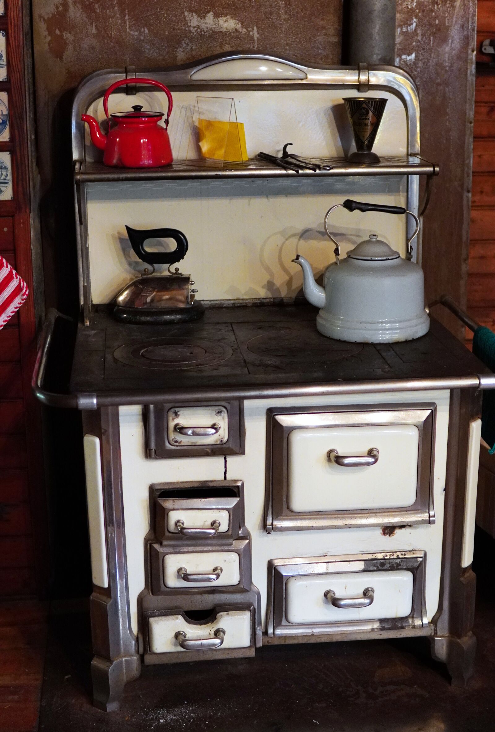 30mm F1.4 DC DN | Contemporary 016 sample photo. Oven, old, cook photography