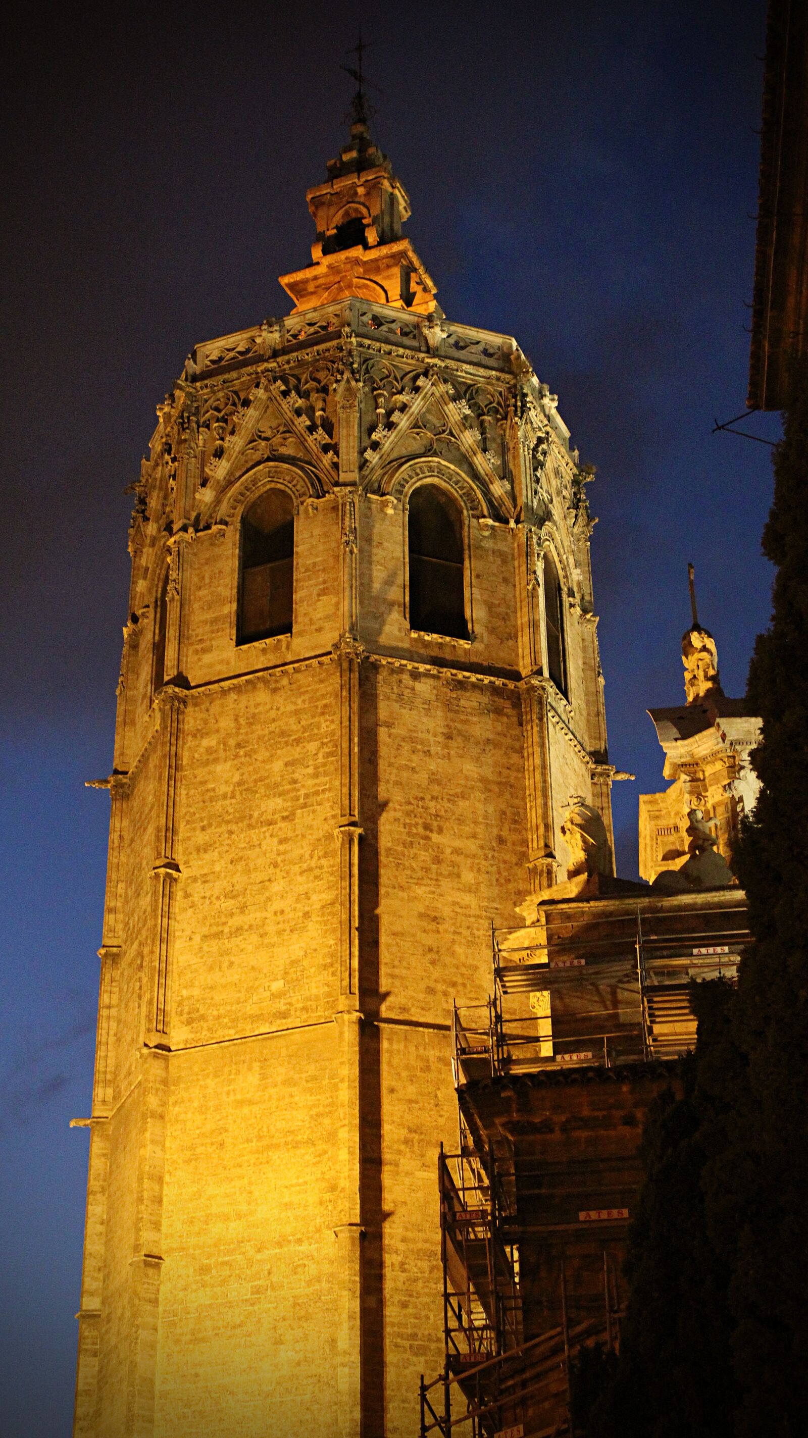 Canon EOS 600D (Rebel EOS T3i / EOS Kiss X5) sample photo. Spain, valencia, at night photography