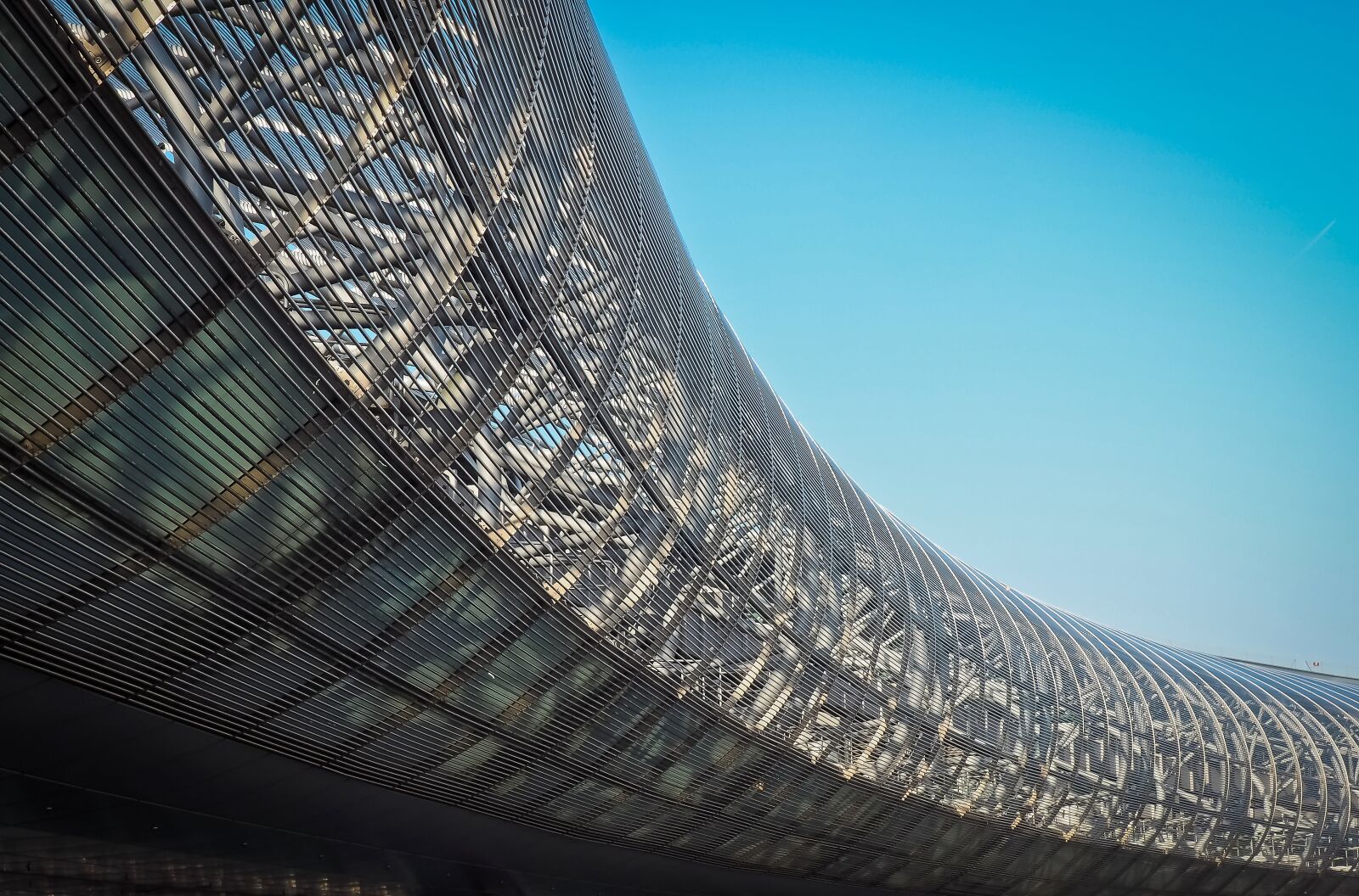 Olympus OM-D E-M10 sample photo. Airport, architecture, building photography