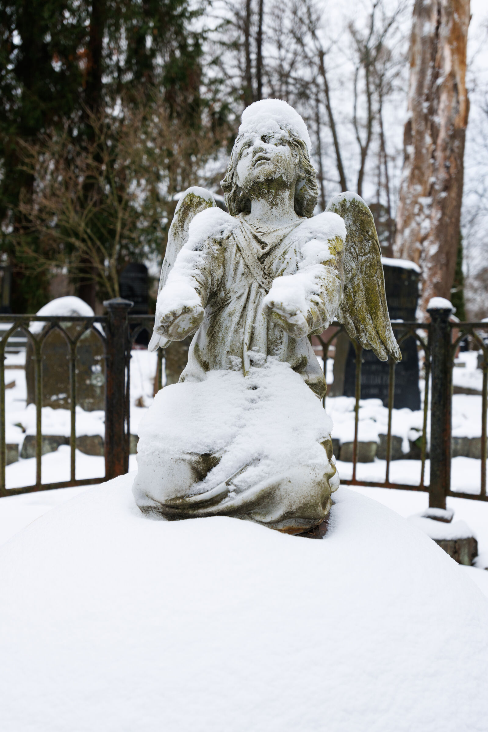 Tamron 11-20mm F2.8 Di III-A RXD sample photo. Snow covered angel statue photography