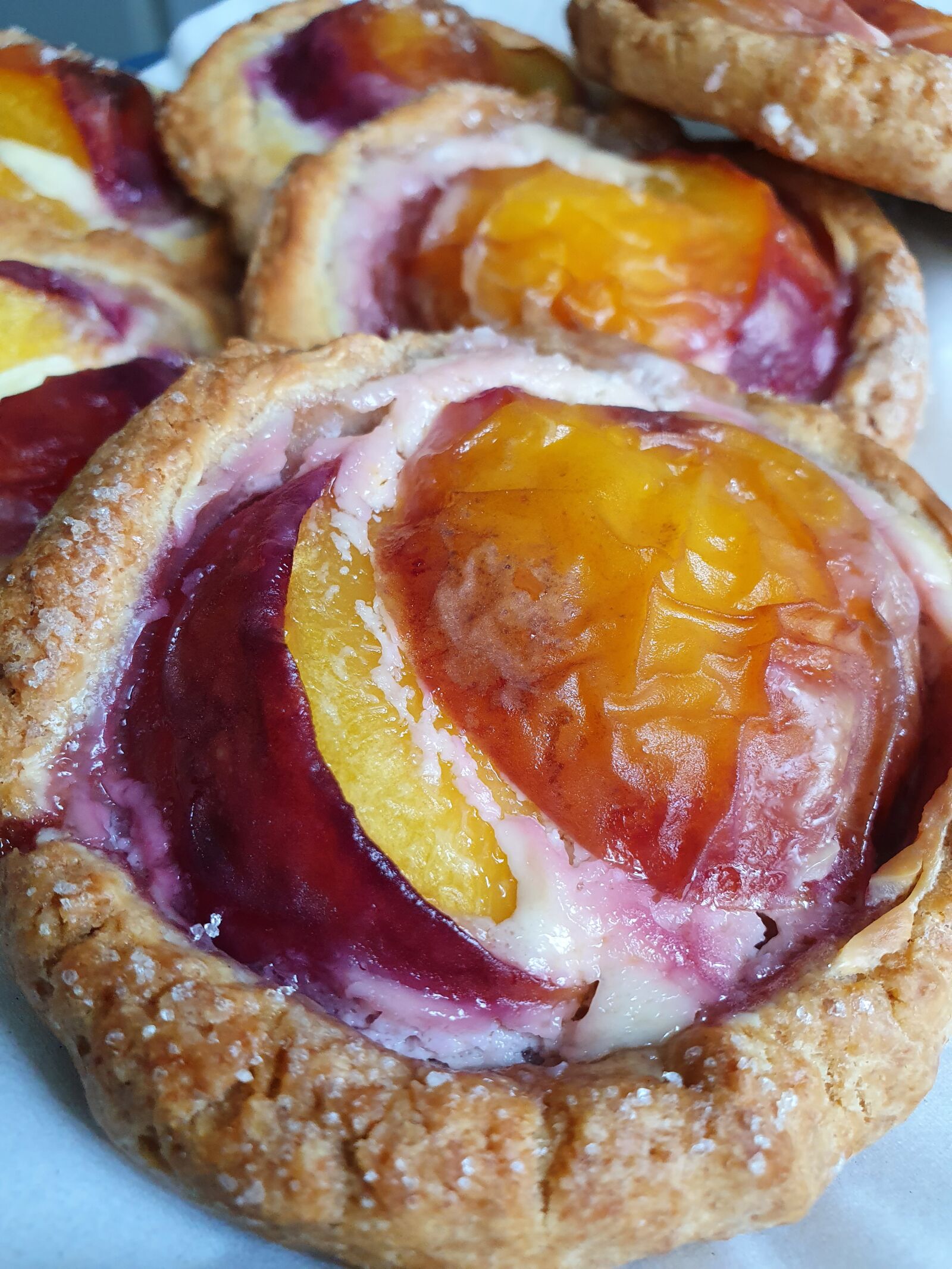 Samsung Galaxy S10 sample photo. Peach, cake, kitchen photography