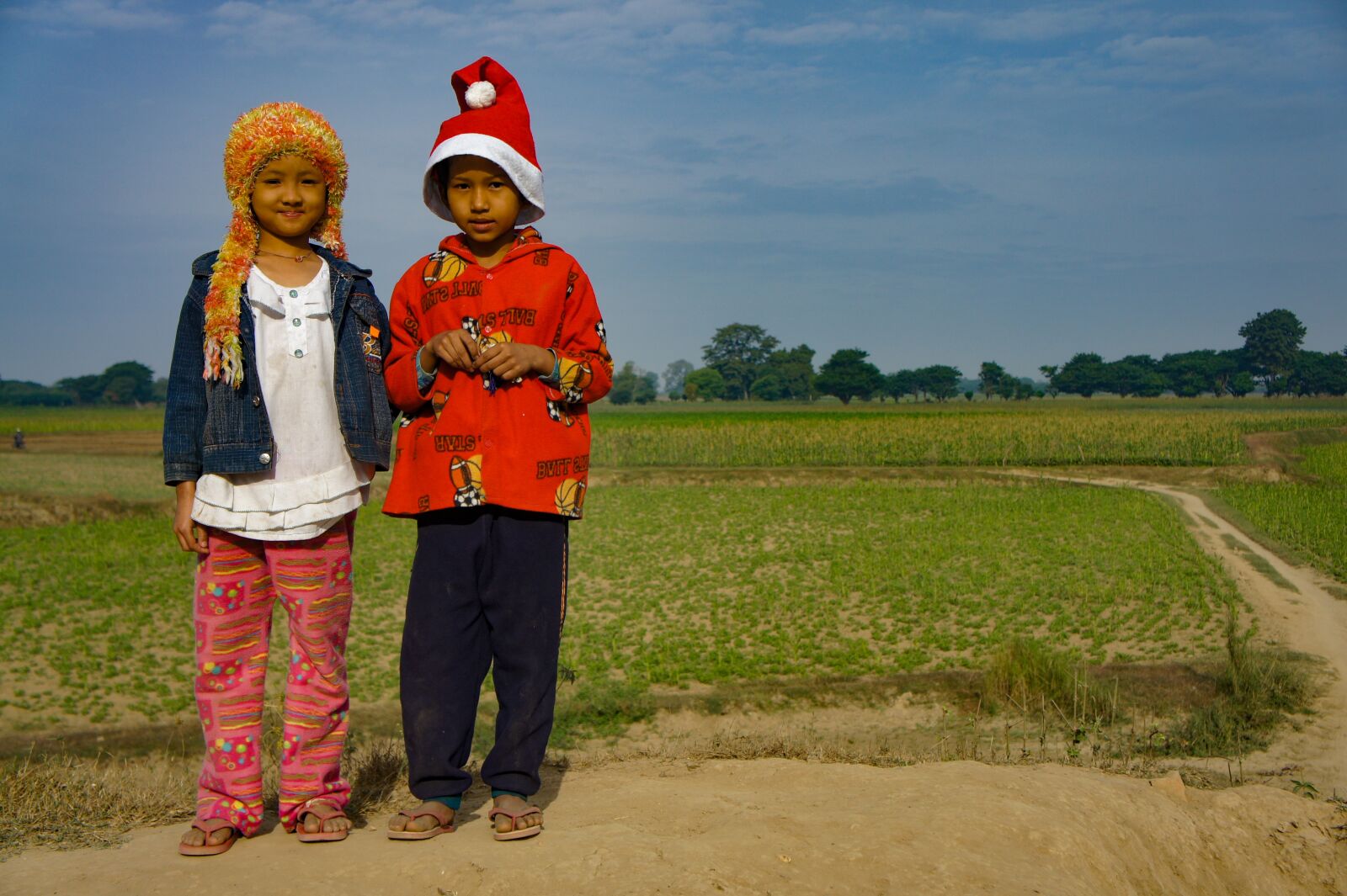 Sony Alpha NEX-5 + Sony E 18-55mm F3.5-5.6 OSS sample photo. Human, children, myanmar photography
