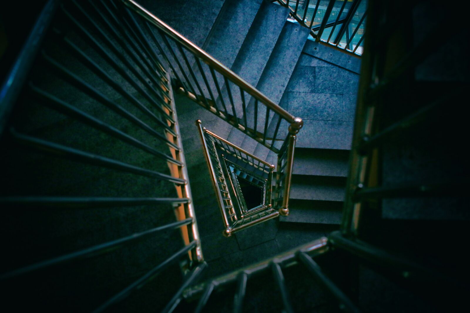 Canon EOS 5D Mark III sample photo. Stairs, the company applied photography
