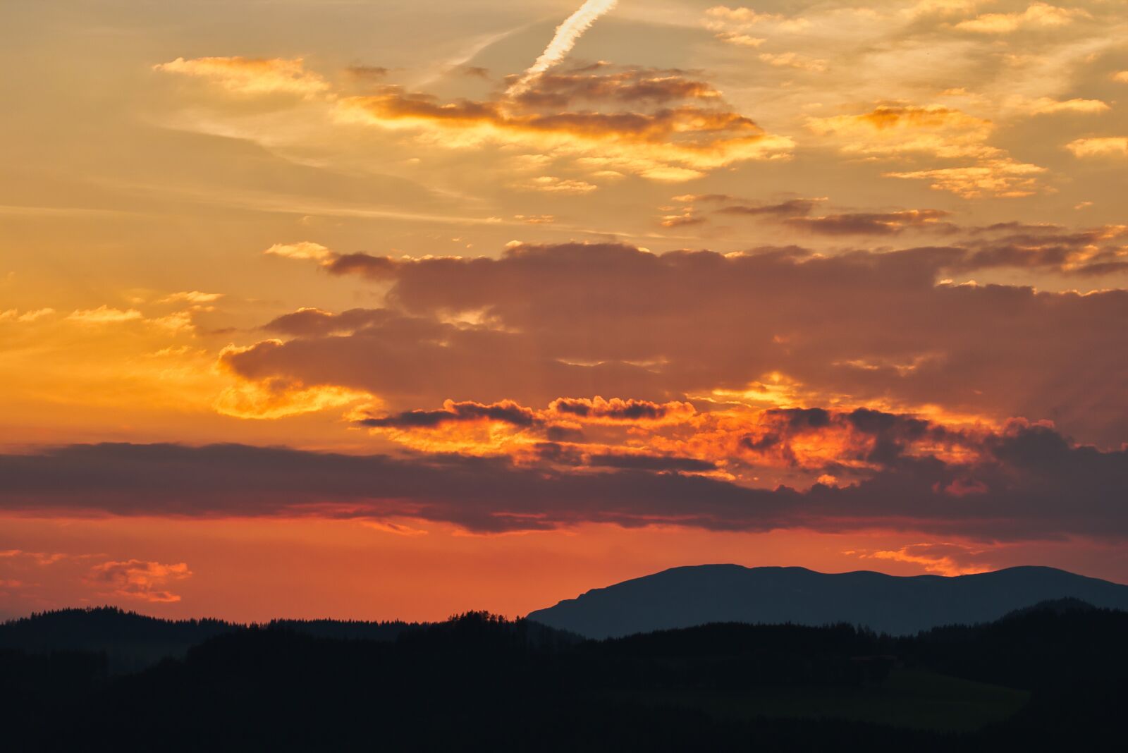 Canon EOS 750D (EOS Rebel T6i / EOS Kiss X8i) sample photo. Sky, sunset, landscape photography
