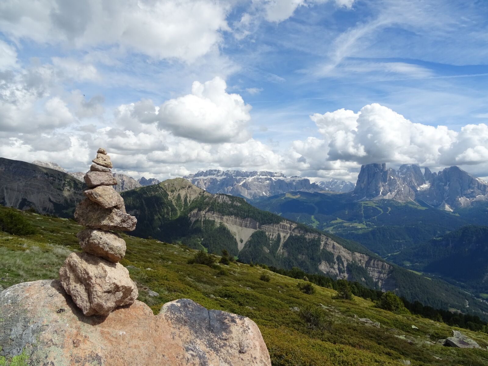 Sony DSC-HX60 sample photo. Cairn, mountains, landscape photography