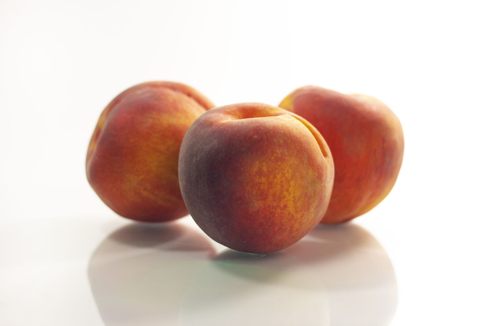Canon EOS 60D + Canon EF 50mm F1.8 II sample photo. Peach, peaches, fruit photography