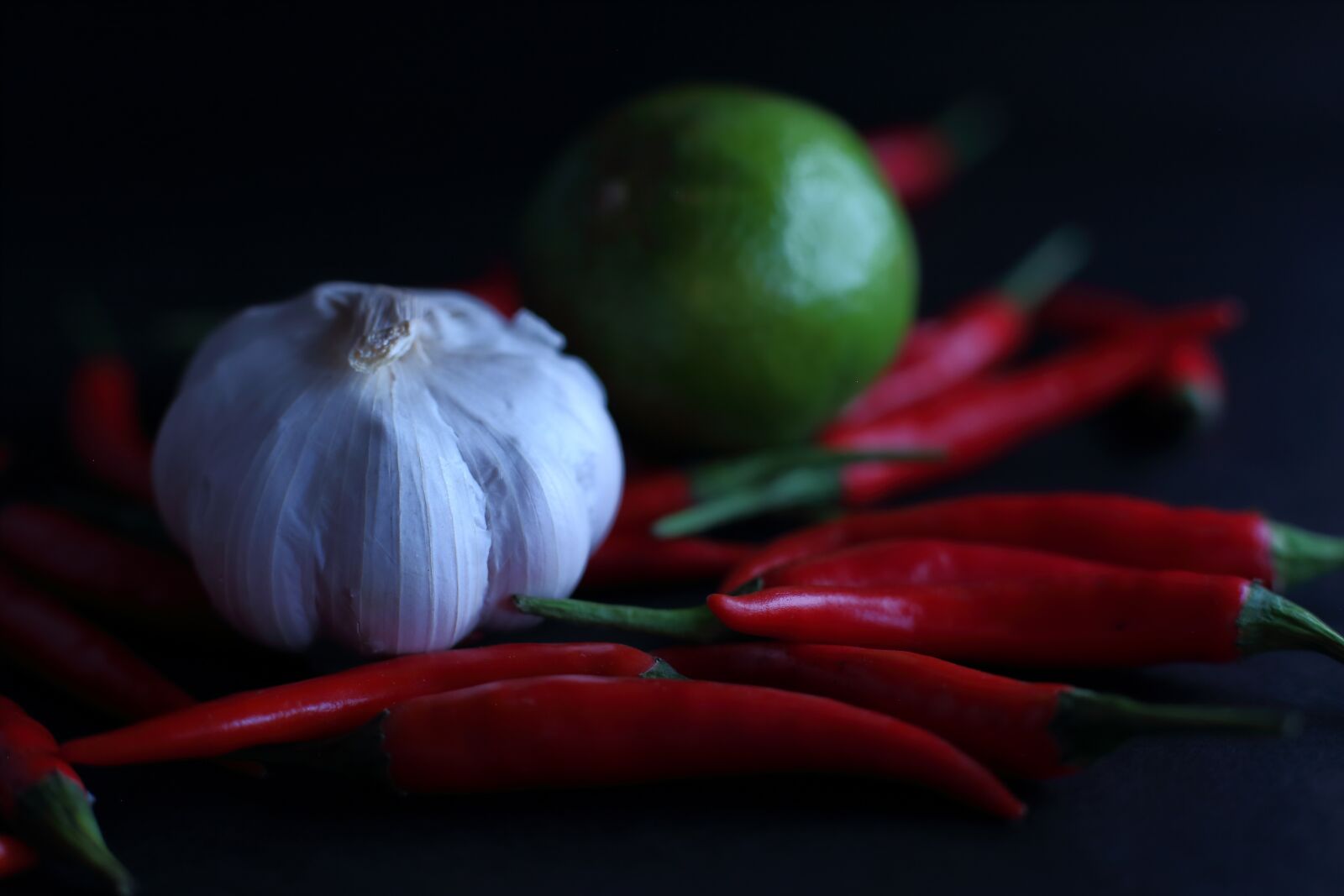 Canon EOS 6D + Canon EF 50mm F1.4 USM sample photo. Garlic, lime, chile photography
