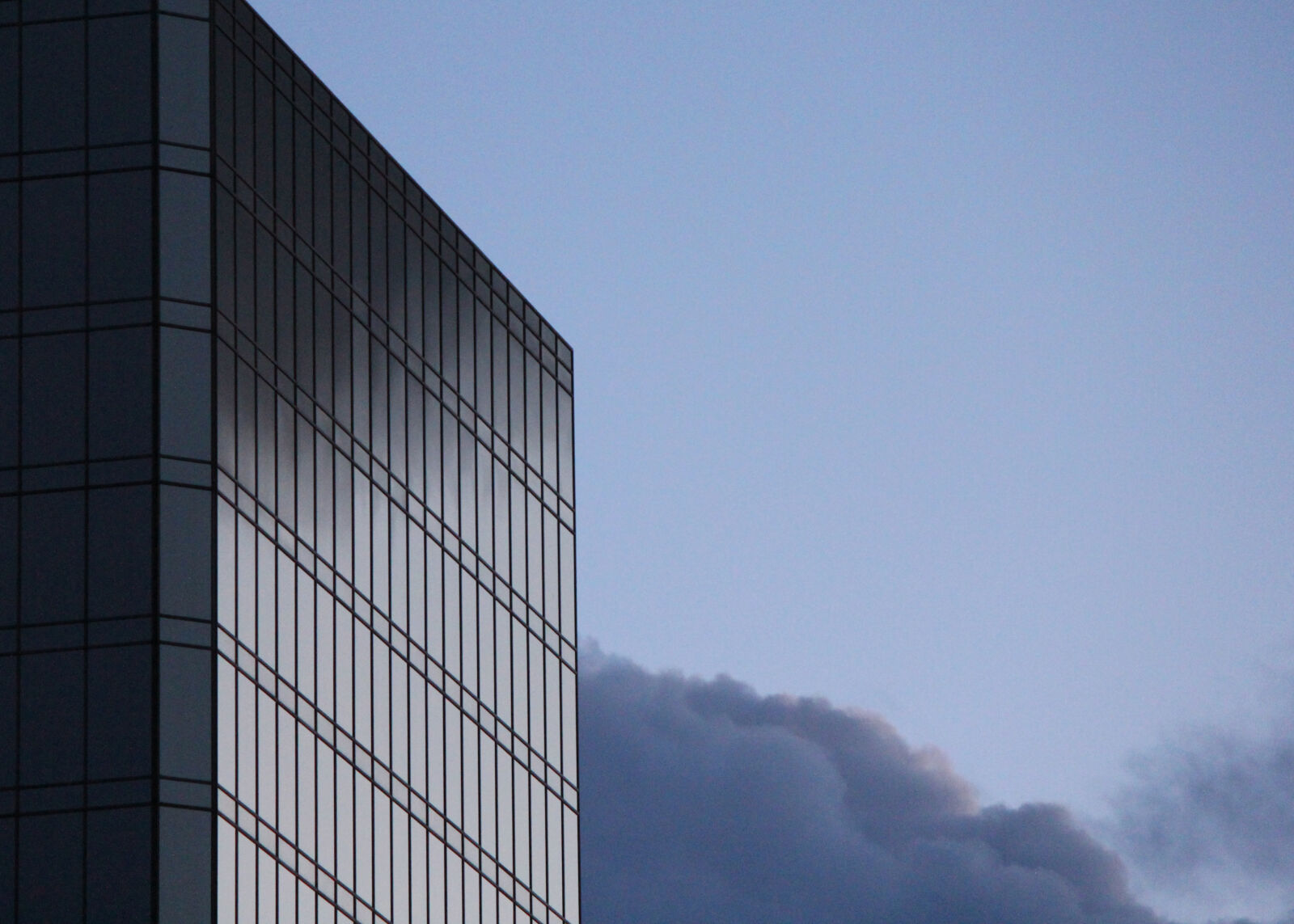Canon EF-S 55-250mm F4-5.6 IS sample photo. Sky, building, evening photography