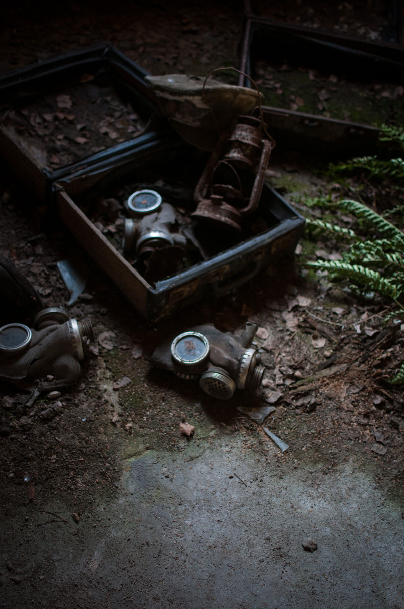Nikon D300S sample photo. Old, gas mask, abandoned photography