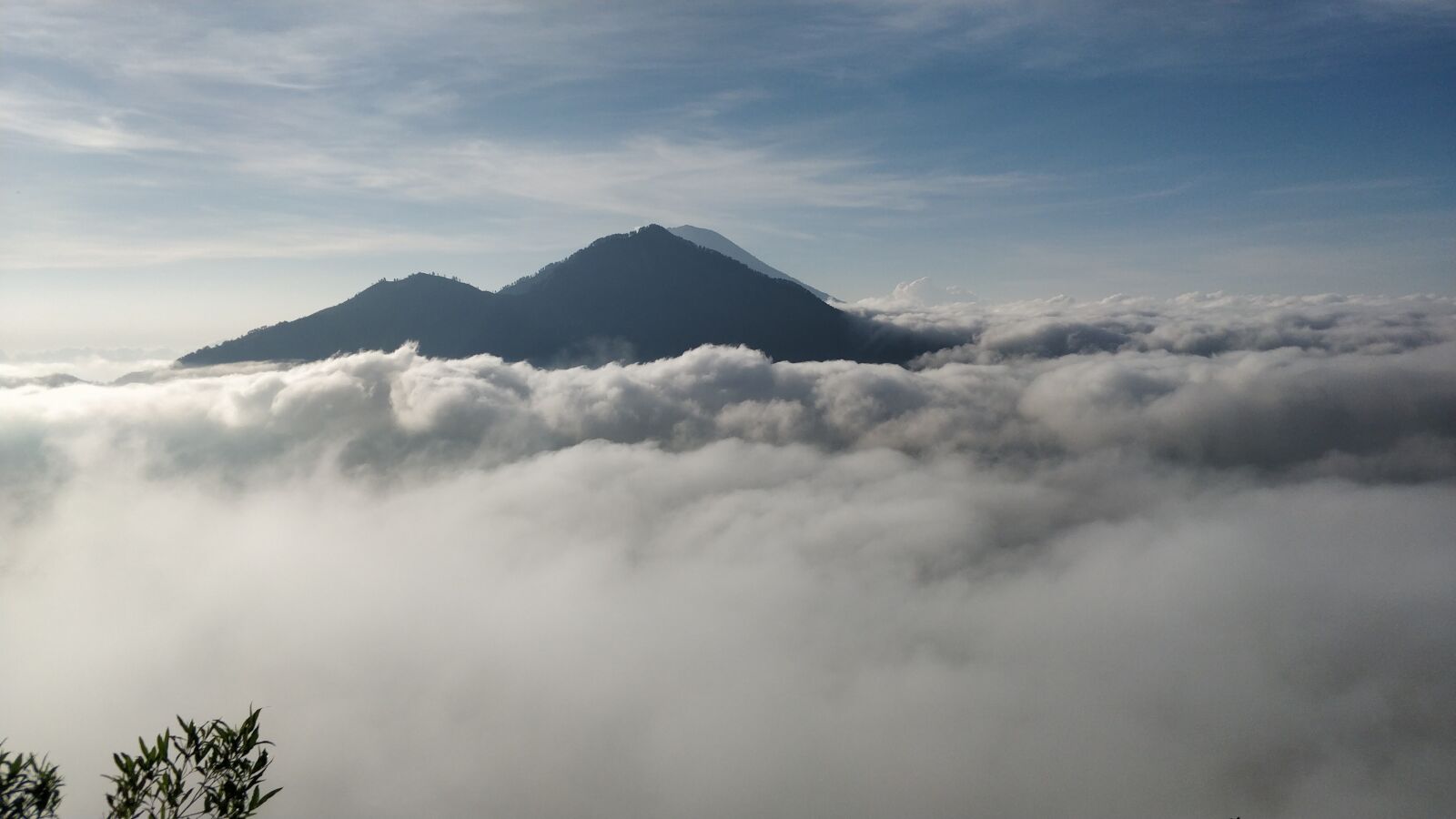 OnePlus 5 sample photo. Volcano, mountain, hike photography