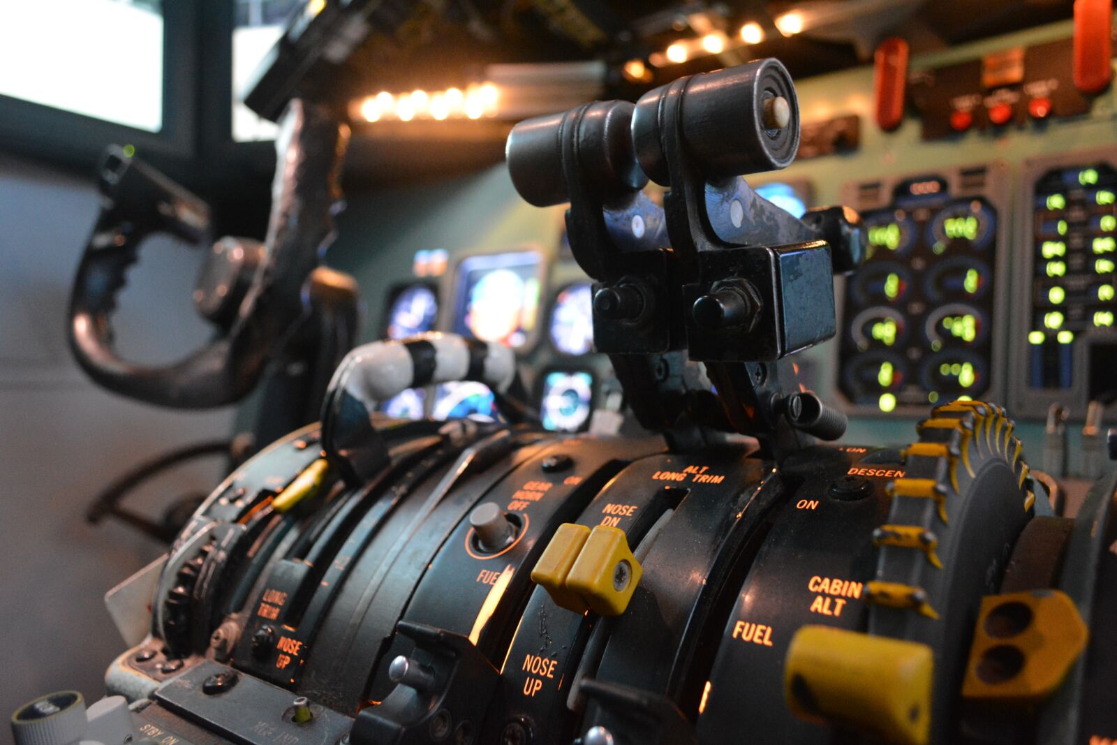 Nikon D5200 sample photo. Simulator, aviation, the md-80 photography