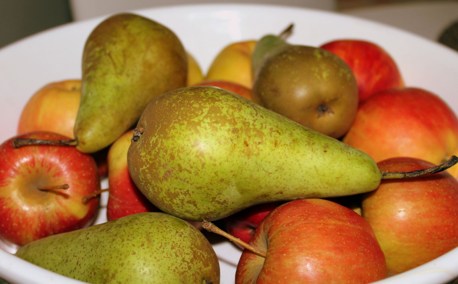 Canon EOS 1200D (EOS Rebel T5 / EOS Kiss X70 / EOS Hi) sample photo. Fruit, eating, apple photography