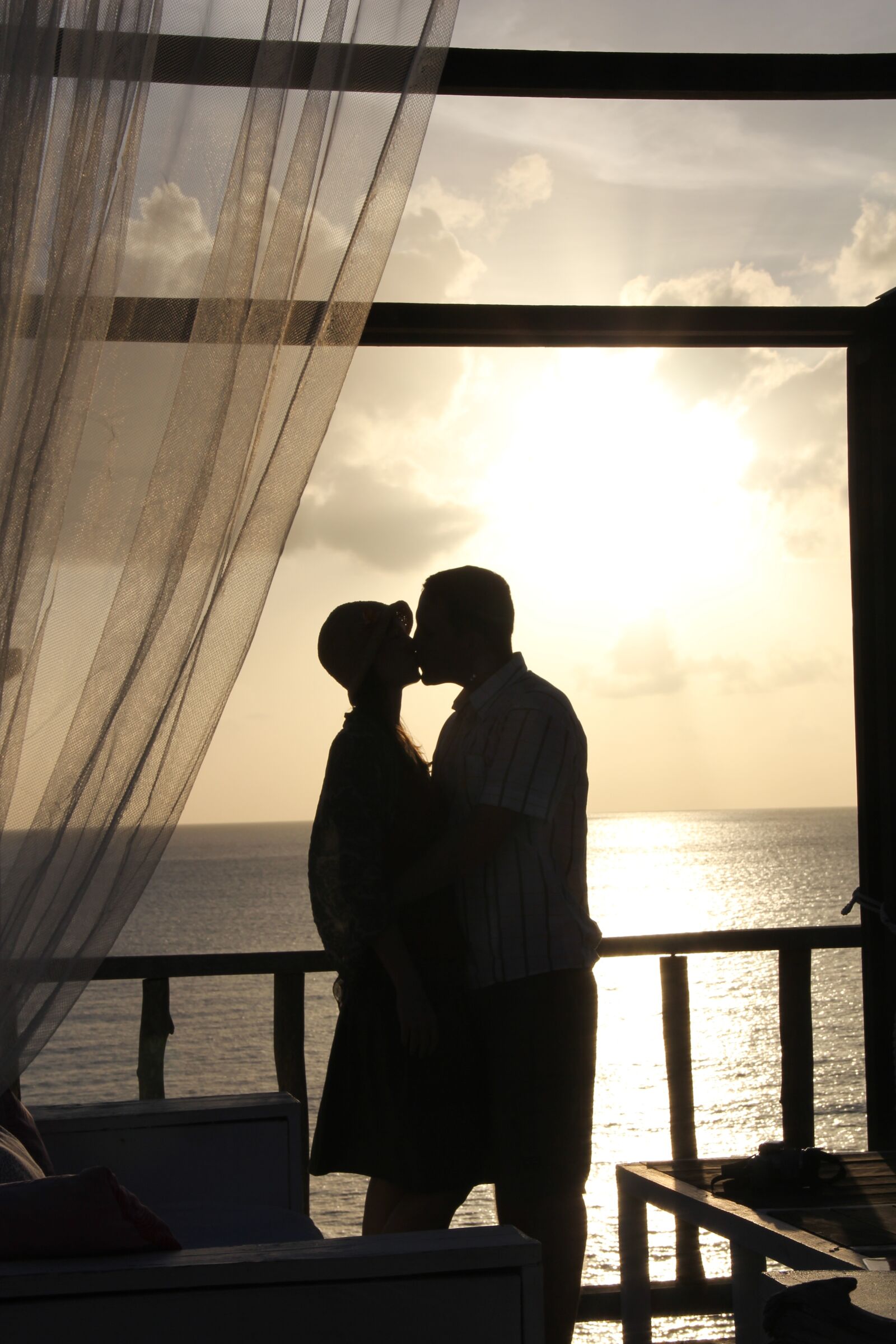 Canon EF-S 18-135mm F3.5-5.6 IS sample photo. Lovers, sunset, mood photography