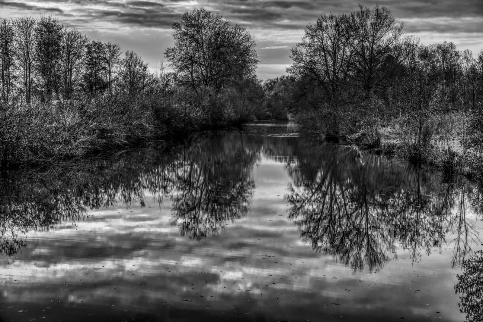 Sony E 16-50mm F3.5-5.6 PZ OSS sample photo. Water, mirroring, reflection photography