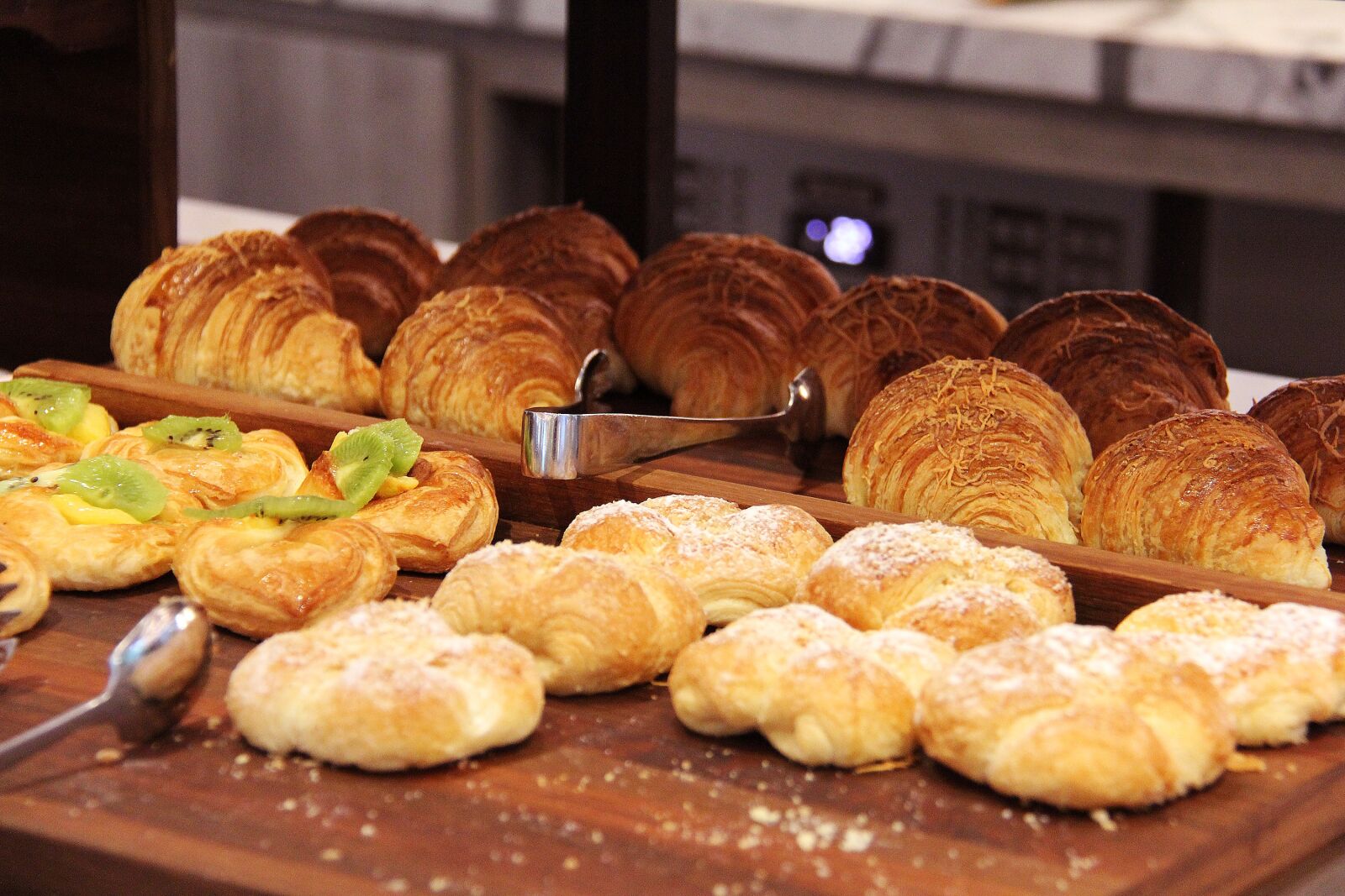 Canon EF-S 18-200mm F3.5-5.6 IS sample photo. Bread, yummy, breakfast photography