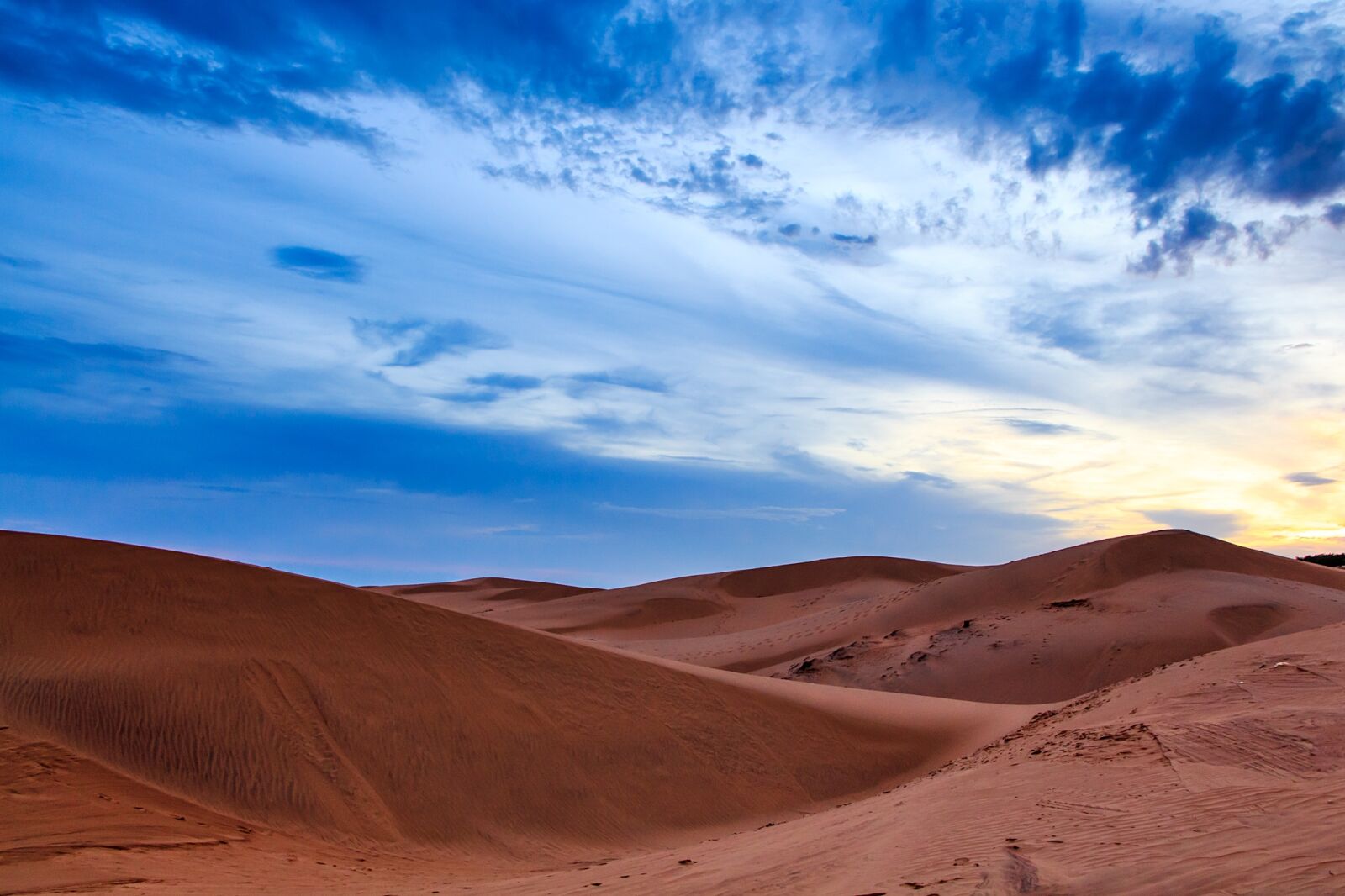 Canon EOS 700D (EOS Rebel T5i / EOS Kiss X7i) sample photo. The hill, throat, sand photography