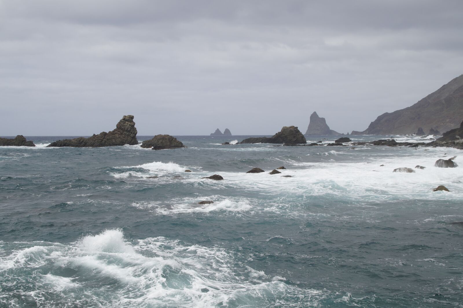 Sony SLT-A58 sample photo. Coast, rocky coast, atlantic photography