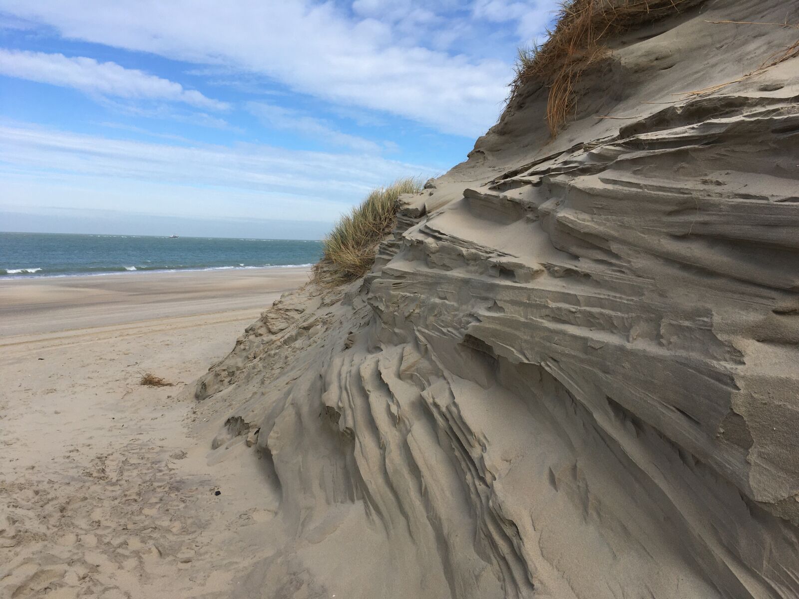 iPhone SE back camera 4.15mm f/2.2 sample photo. Beach, sand, dunes photography