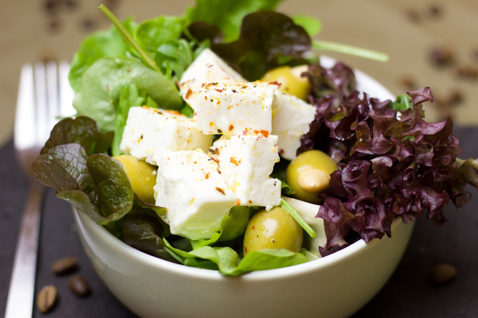 Canon EOS 600D (Rebel EOS T3i / EOS Kiss X5) + Canon EF 50mm F1.8 STM sample photo. Salad, leaf lettuce, olives photography