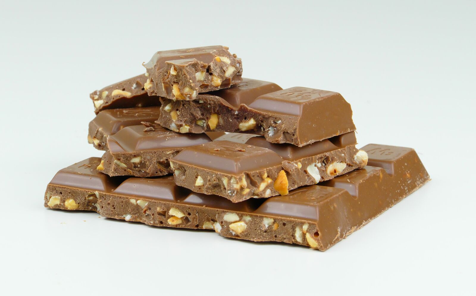 Panasonic Lumix DMC-FZ1000 sample photo. Chocolate, nut, milk chocolate photography