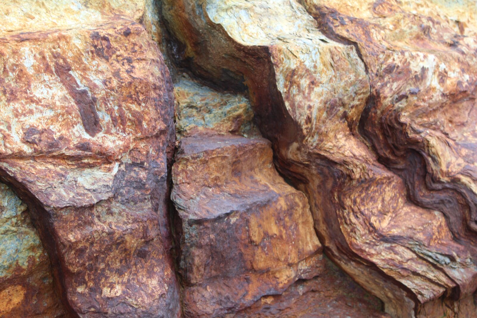 Canon EOS 1300D (EOS Rebel T6 / EOS Kiss X80) sample photo. Rocks, cliff, stone photography
