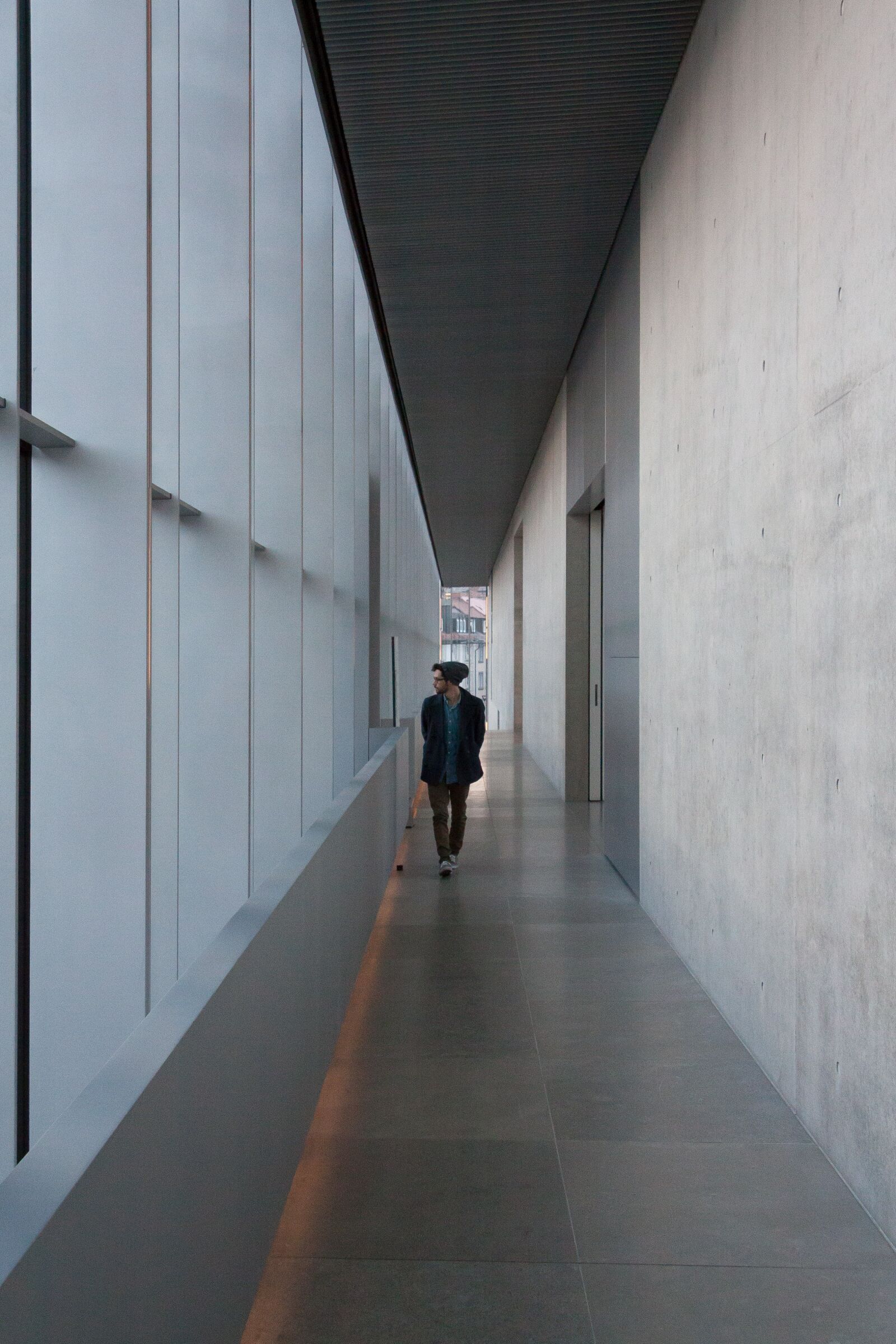 Canon EF-S 17-85mm F4-5.6 IS USM sample photo. Gang, man, concrete photography
