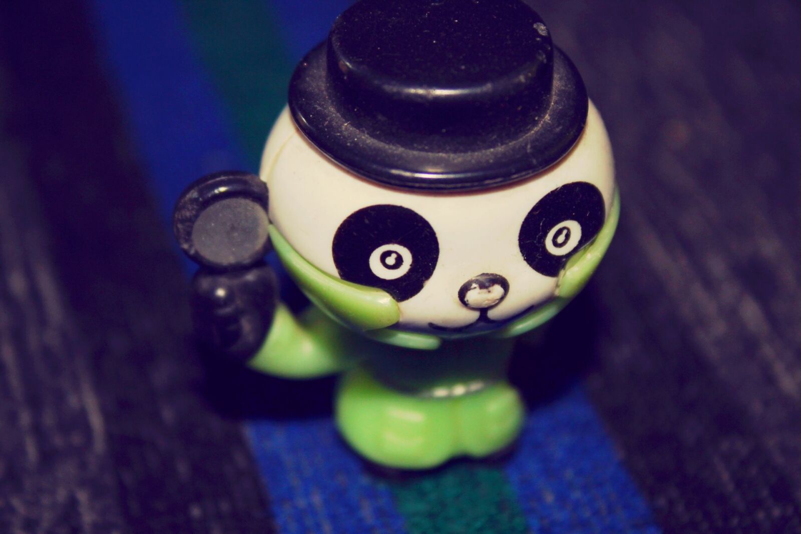 Canon EOS 1300D (EOS Rebel T6 / EOS Kiss X80) sample photo. Toy, macro, monday photography