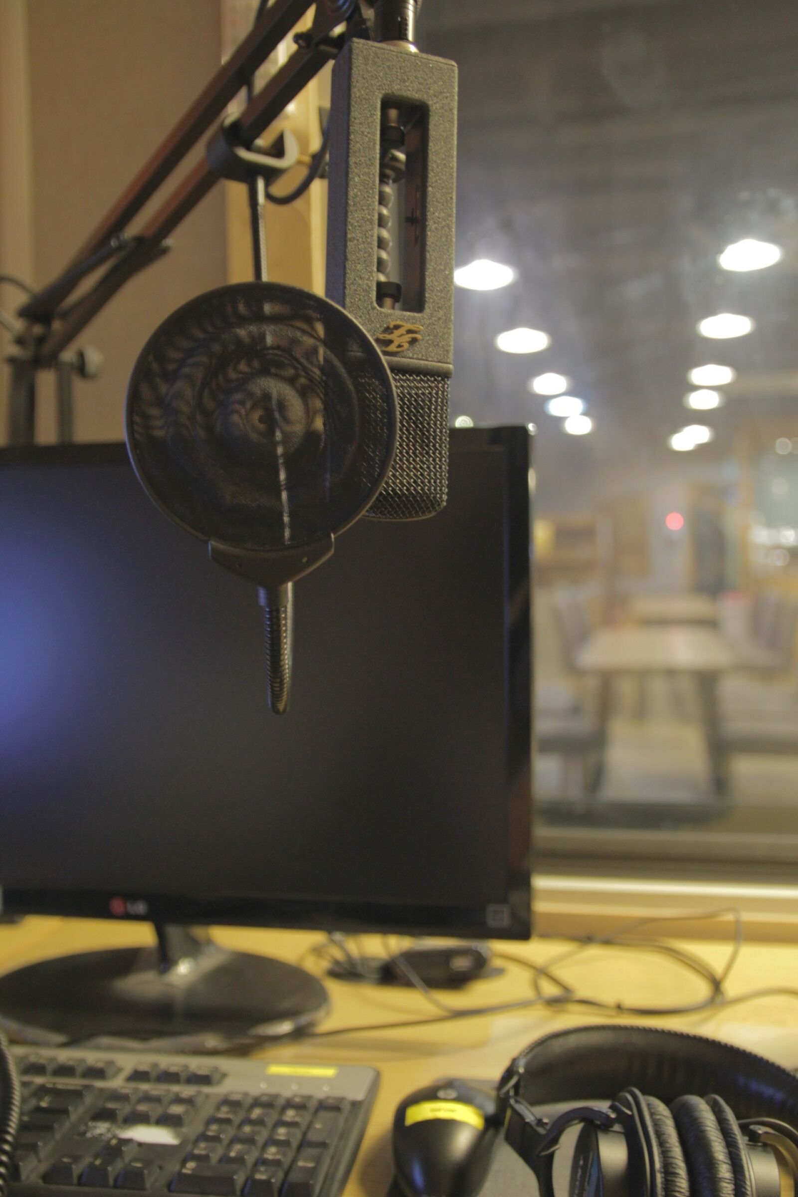 Canon EOS 60D sample photo. Mike, sound system, podcast photography