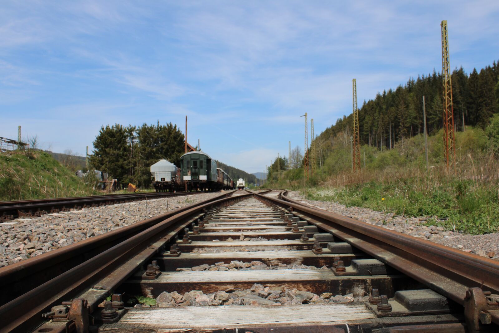 Canon EOS 2000D (EOS Rebel T7 / EOS Kiss X90 / EOS 1500D) sample photo. Gleise, rails, train photography