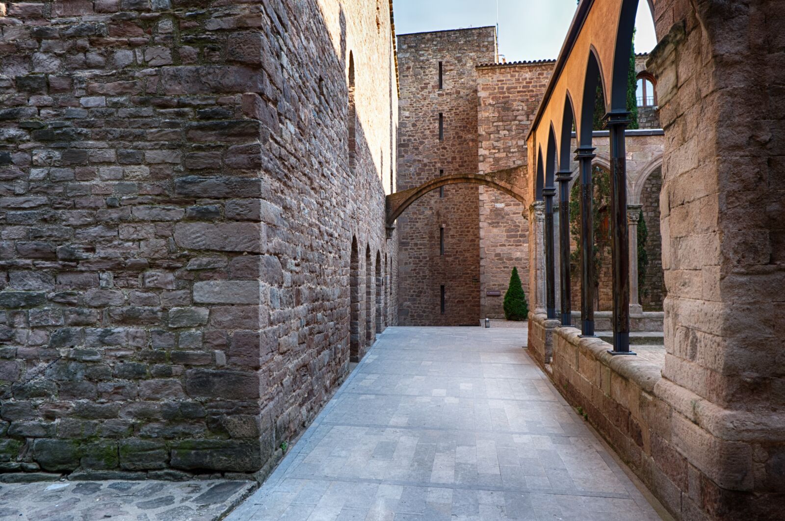 Fujifilm X-A2 + Fujifilm XC 16-50mm F3.5-5.6 OIS II sample photo. Inner, courtyard, castle photography