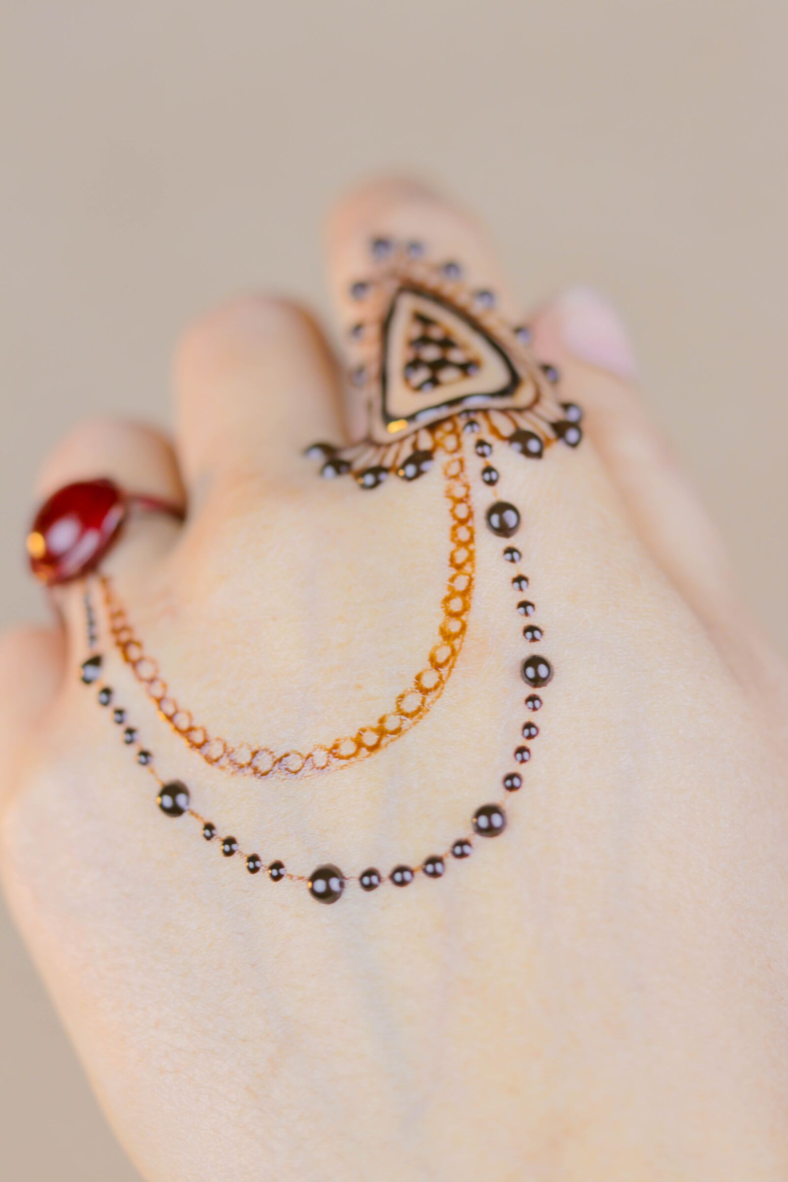 Canon EOS 80D + Canon EF 50mm F1.8 STM sample photo. Henna, hands, mehendi photography