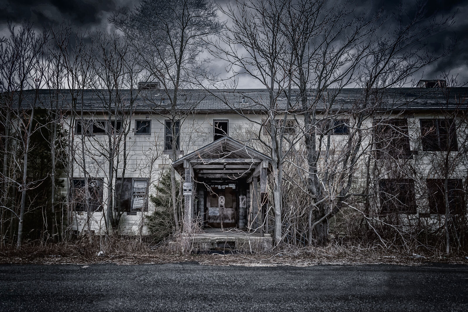 Nikon D5200 sample photo. Abandoned, architecture, clouds, dark photography
