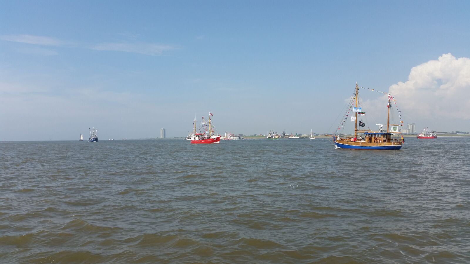 Samsung Galaxy S5 sample photo. Sea, waters, ship photography