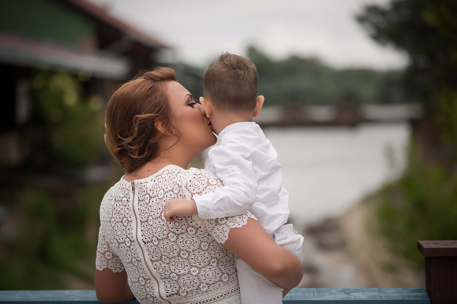 Canon EF 70-200mm F2.8L IS II USM sample photo. Mother, holding, child, embrace photography
