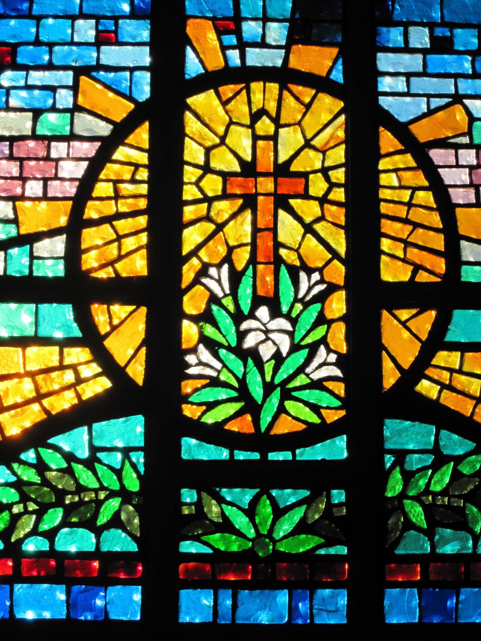 Canon PowerShot SD940 IS (Digital IXUS 120 IS / IXY Digital 220 IS) sample photo. Stained glass, cross, church photography