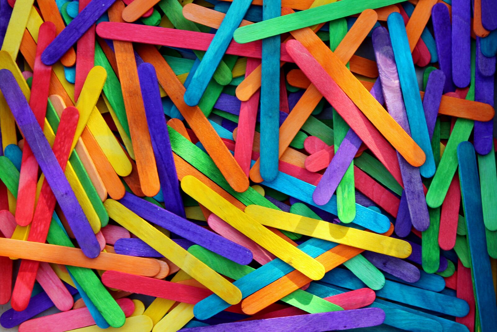 Canon EOS 1200D (EOS Rebel T5 / EOS Kiss X70 / EOS Hi) sample photo. Sticks, colorful, the background photography