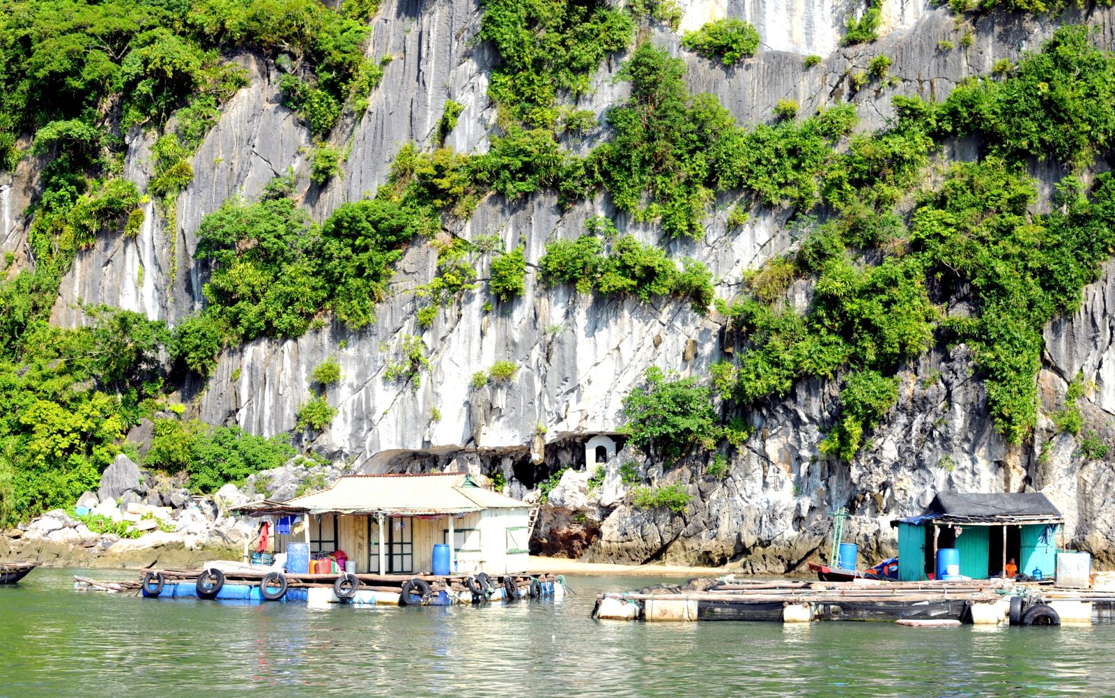 Nikon D300S sample photo. Houseboat, vietnam, poverty photography