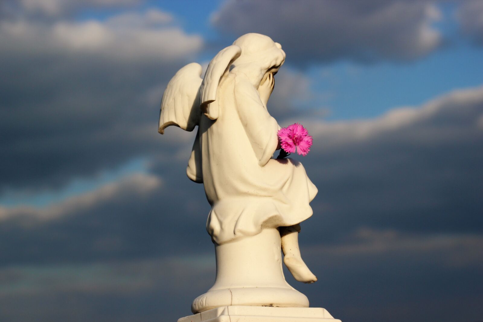 Canon EOS 550D (EOS Rebel T2i / EOS Kiss X4) sample photo. Little angel, crying, pink photography