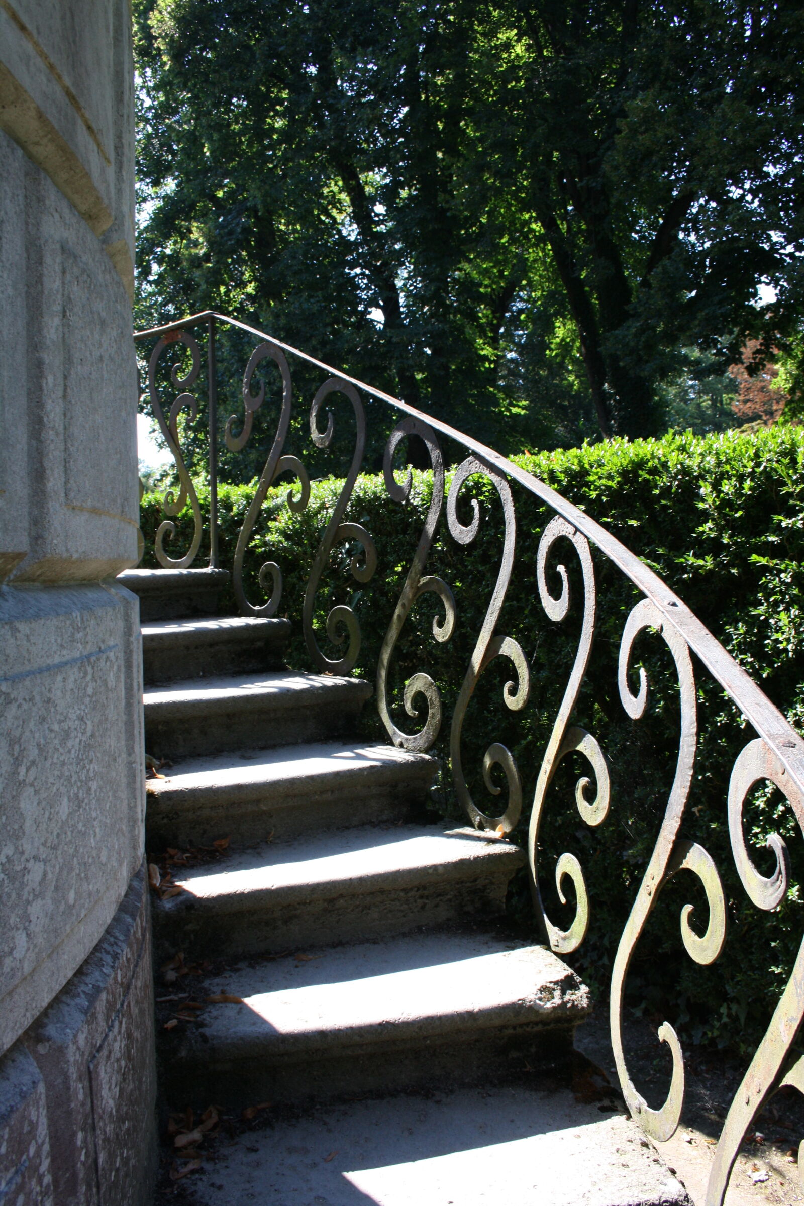 Canon EF-S 18-55mm F3.5-5.6 II sample photo. Italy, jul2016, labirynth, stairs photography