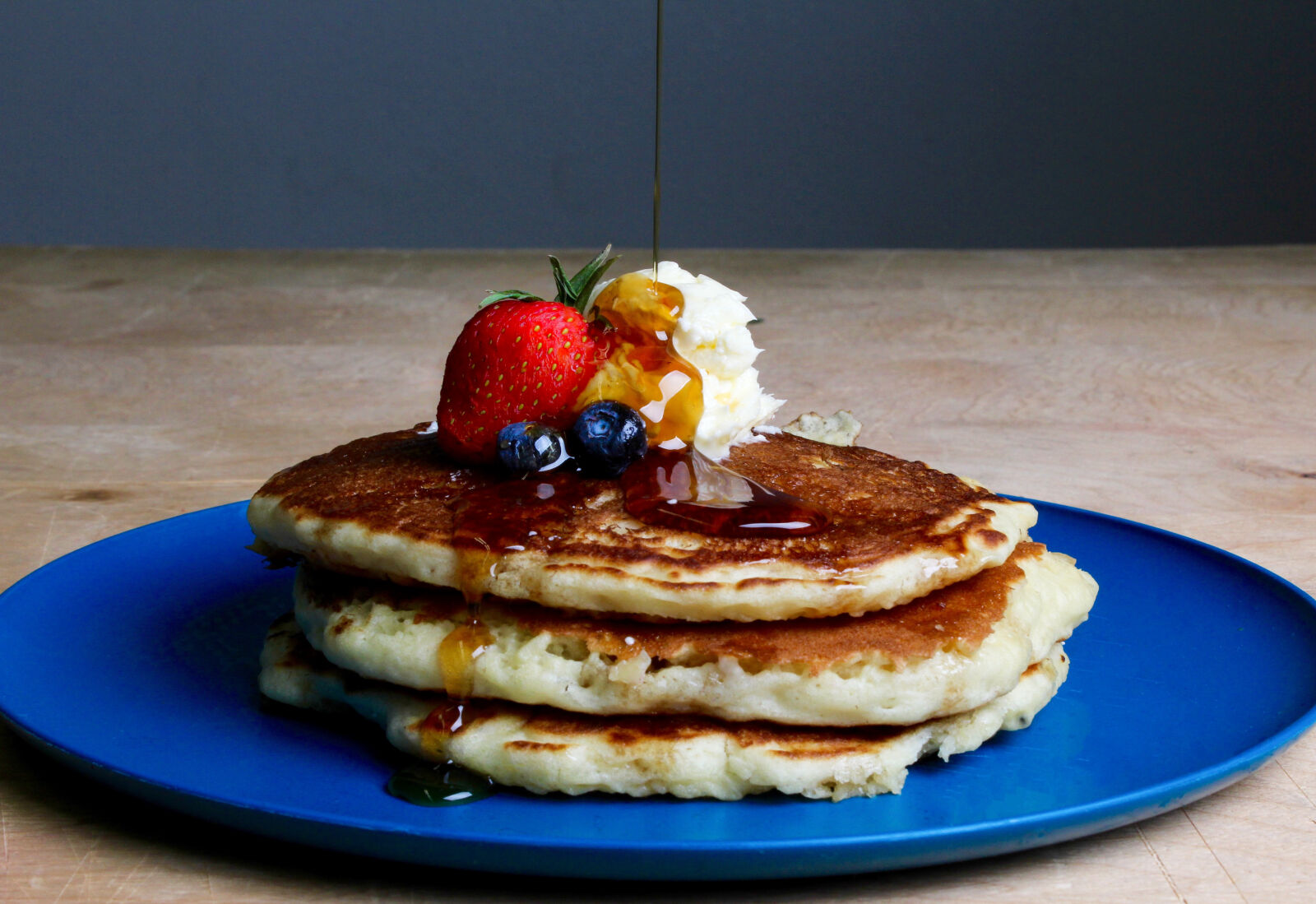 Canon EOS 1300D (EOS Rebel T6 / EOS Kiss X80) sample photo. Pancakes, with, strawberry, blueberries photography