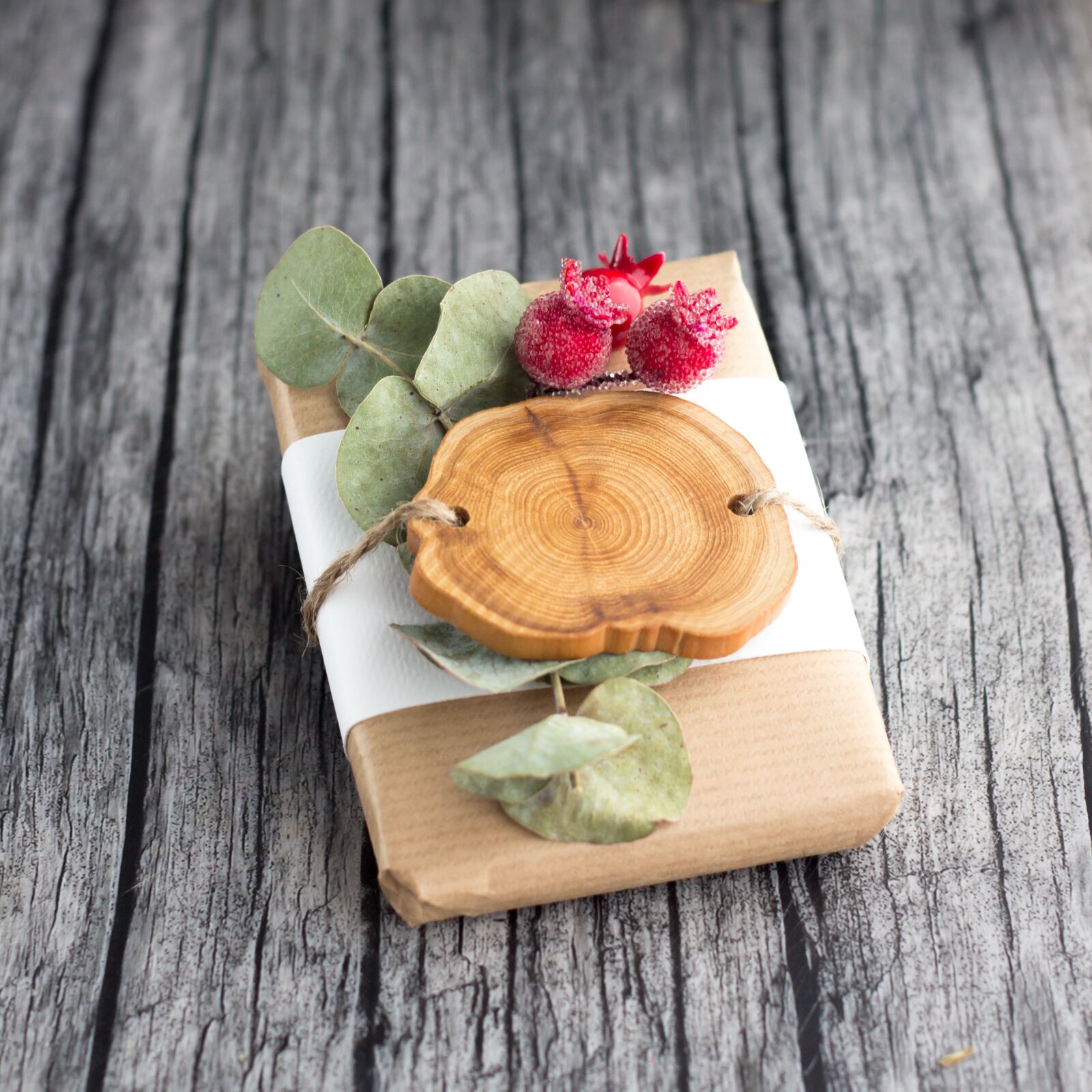 Canon EOS 700D (EOS Rebel T5i / EOS Kiss X7i) + Canon EF 50mm F1.8 STM sample photo. Packaging, gift, prezent photography