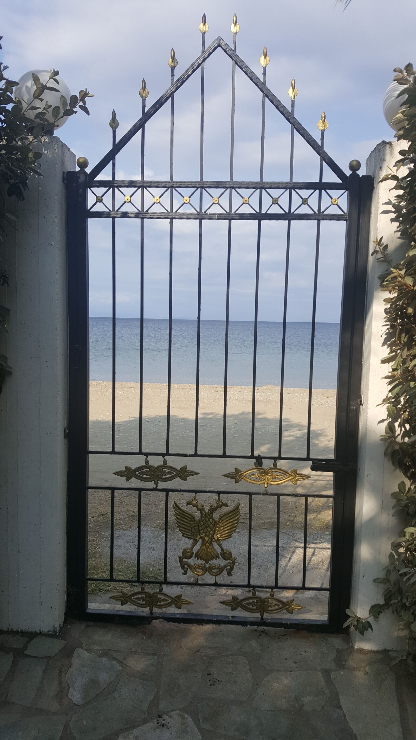 Samsung Galaxy S6 sample photo. Gate, lock, house photography