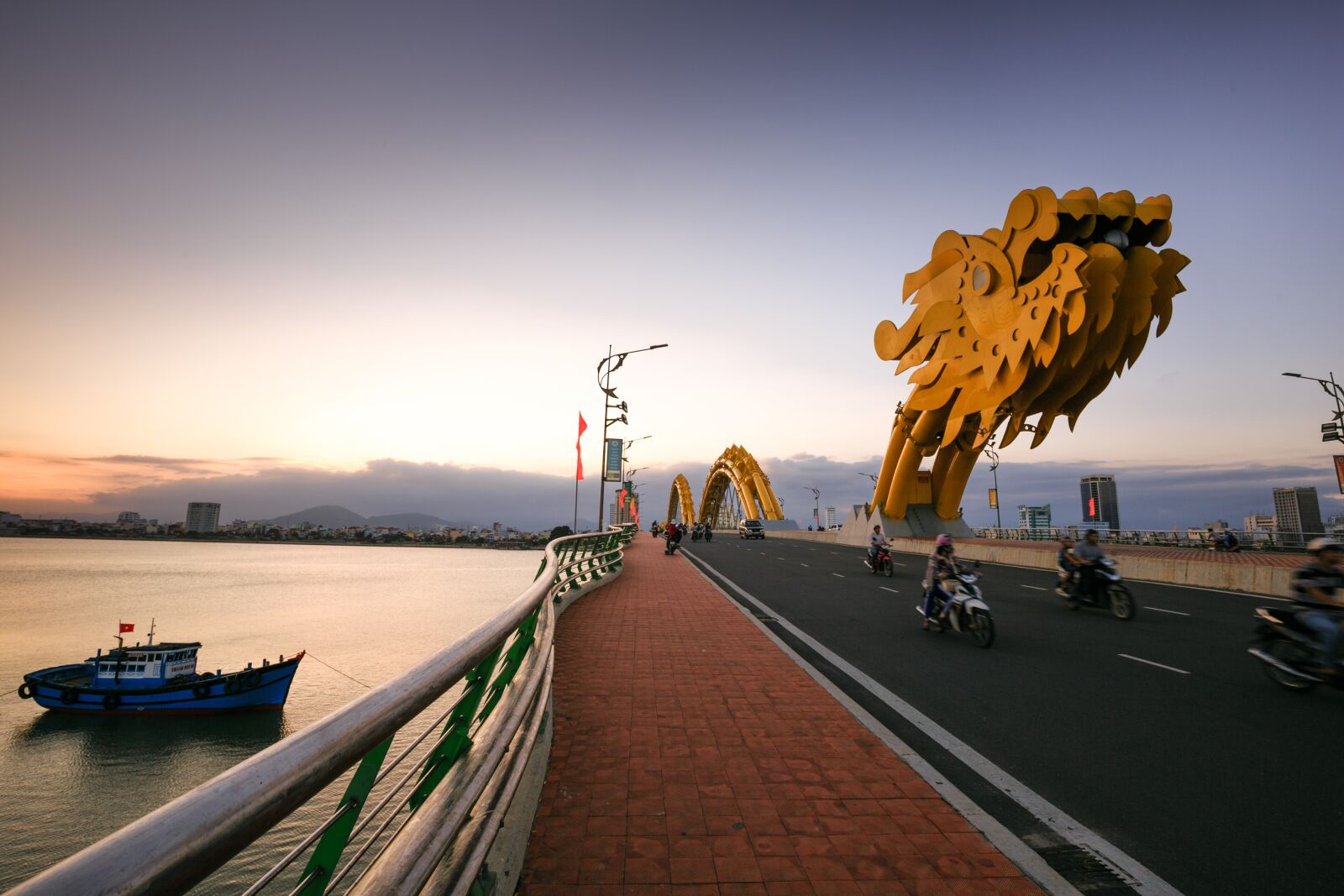 Canon EF 16-35mm F4L IS USM sample photo. Vietnam, danang, dragon bridge photography